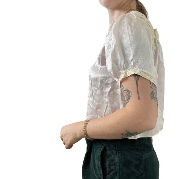 Vintage 60s Womens Pale Pink Silk Lace Open Back Crop Top Valentines Day Blouse - Picture 3 of 6